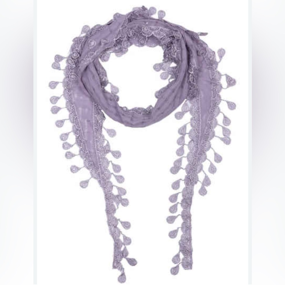 Vintage Lavender Lace Scarf with Leaf Details
